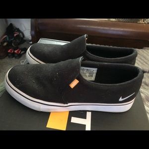 Nike Slip on.